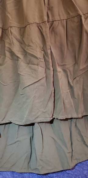 Olive skirt - Picture 2 of 3